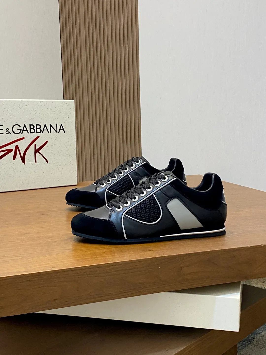 Men's shoes💰740 Dolce&Gabbana DG Cushion calfskin skate shoes｜Embellished with DG logo｜Lightweight, grippy two-tone TPU outsole adopts innovative design to provide excellent performance｜Jacquard label adds timeless style｜Original imported cowhide｜Multiple material splicing design｜Imported cowhide lining Cowhide foot pads｜Original TPU two-color elastic outsole Size: 39-44 (customized at 38.45.46)